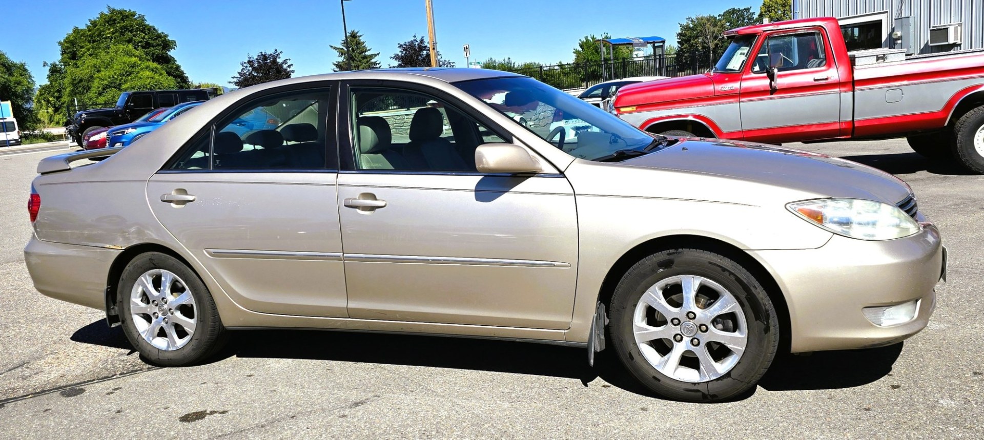 2006 Gold /Gray Toyota Camry XLE V6 (4T1BF32K16U) with an 3.0L V6 DOHC 24V engine, Automatic transmission, located at 450 N Russell, Missoula, MT, 59801, (406) 543-6600, 46.874496, -114.017433 - Well Maintained Local Consignment. 3.0L V6 Engine had the Timing Belt Replaced on 25K Miles ago.. Sunroof. Heated Front Seats, Air Conditioning. Power Windows and Locks. AM FM CD Player. Cruise Control. Front Wheel Drive. Because oft he age, our lenders do NOT offer financing.- Photo#6