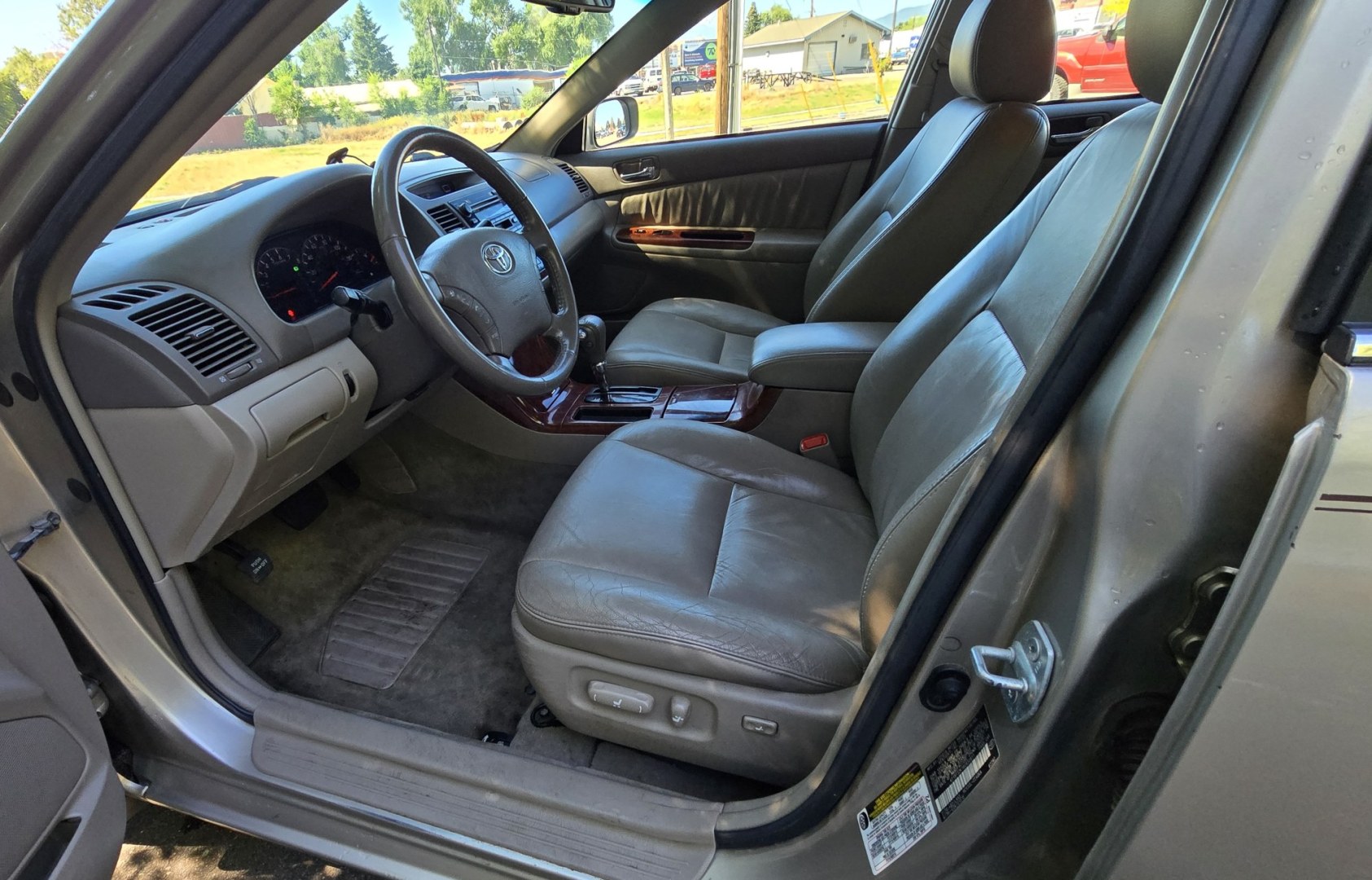 2006 Gold /Gray Toyota Camry XLE V6 (4T1BF32K16U) with an 3.0L V6 DOHC 24V engine, Automatic transmission, located at 450 N Russell, Missoula, MT, 59801, (406) 543-6600, 46.874496, -114.017433 - Well Maintained Local Consignment. 3.0L V6 Engine had the Timing Belt Replaced on 25K Miles ago.. Sunroof. Heated Front Seats, Air Conditioning. Power Windows and Locks. AM FM CD Player. Cruise Control. Front Wheel Drive. Because oft he age, our lenders do NOT offer financing.- Photo#8