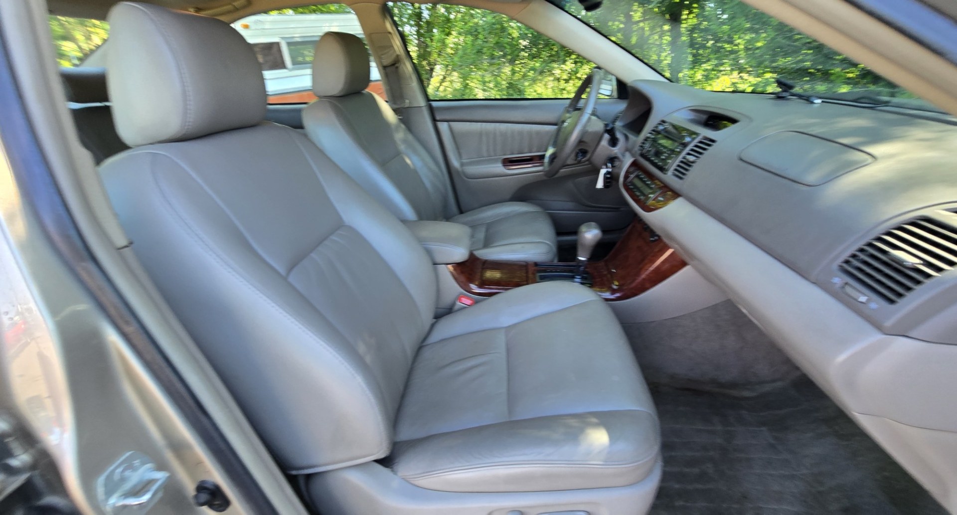 2006 Gold /Gray Toyota Camry XLE V6 (4T1BF32K16U) with an 3.0L V6 DOHC 24V engine, Automatic transmission, located at 450 N Russell, Missoula, MT, 59801, (406) 543-6600, 46.874496, -114.017433 - Well Maintained Local Consignment. 3.0L V6 Engine had the Timing Belt Replaced on 25K Miles ago.. Sunroof. Heated Front Seats, Air Conditioning. Power Windows and Locks. AM FM CD Player. Cruise Control. Front Wheel Drive. Because oft he age, our lenders do NOT offer financing.- Photo#12