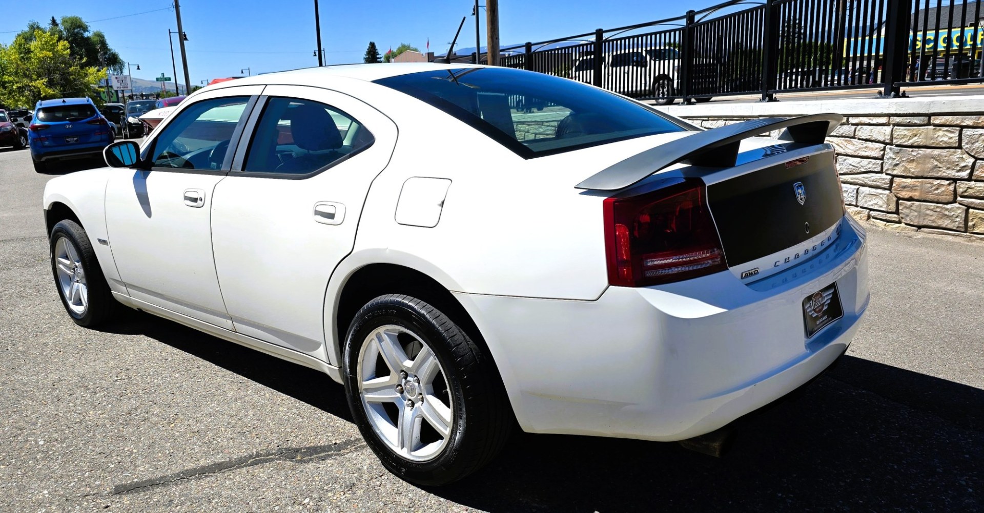 2008 White /Black Dodge Charger R/T AWD (2B3KK53H68H) with an 5.7L V8 OHV 16V engine, Automatic transmission, located at 450 N Russell, Missoula, MT, 59801, (406) 543-6600, 46.874496, -114.017433 - Yup. It's Got a Hemi. Former Law Enforcement Charger. 5.7L V8 that runs and sounds amazing. Sunroof. Remote Engine Start. Aftermarket Touch Screen Stereo. Power Windows and Locks. Air Conditioning.Heated Front Seats. Huge Trunk, Cruise Control. Has some rust but this baby scoots right down the road- Photo#4