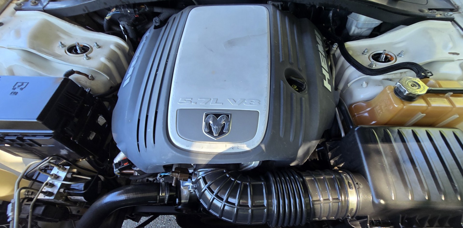 2008 White /Black Dodge Charger R/T AWD (2B3KK53H68H) with an 5.7L V8 OHV 16V engine, Automatic transmission, located at 450 N Russell, Missoula, MT, 59801, (406) 543-6600, 46.874496, -114.017433 - Yup. It's Got a Hemi. Former Law Enforcement Charger. 5.7L V8 that runs and sounds amazing. Sunroof. Remote Engine Start. Aftermarket Touch Screen Stereo. Power Windows and Locks. Air Conditioning.Heated Front Seats. Huge Trunk, Cruise Control. Has some rust but this baby scoots right down the road- Photo#13