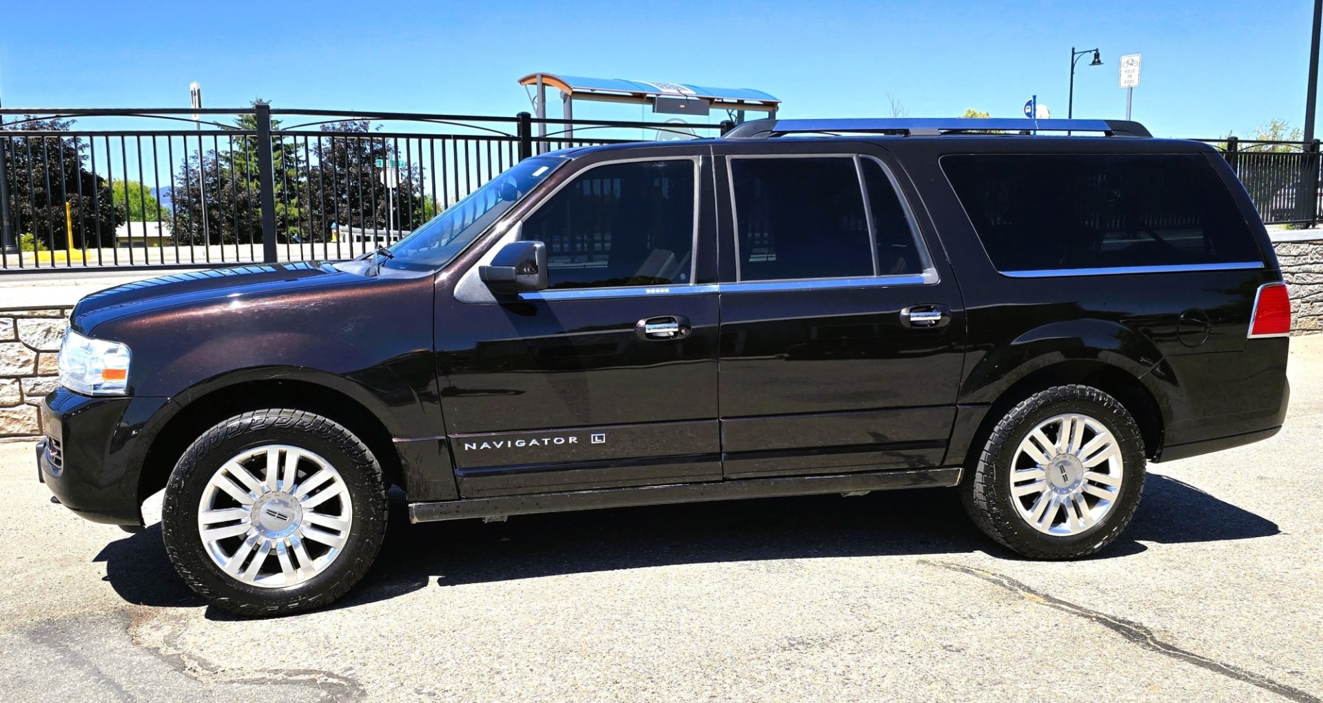 2013 Brown /Brown Lincoln Navigator L L 4WD (5LMJJ3J58DE) with an 5.4L V8 SOHC 24V engine, 6-Speed Automatic transmission, located at 450 N Russell, Missoula, MT, 59801, (406) 543-6600, 46.874496, -114.017433 - Gorgeous Metallic Kodiak Brown 4WD SUV with a 5.4L V8 Engine. Seats Eight People with room to spare. Nice Brown Leather Interior. Heated and Cooled Front Power Seats. Heated Middle Seats. Moon Roof. Navigation. 6 CD Changer. Touch Screen Stereo. Adjustable Foot Pedals. Front and Rear Climate Control- Photo#2