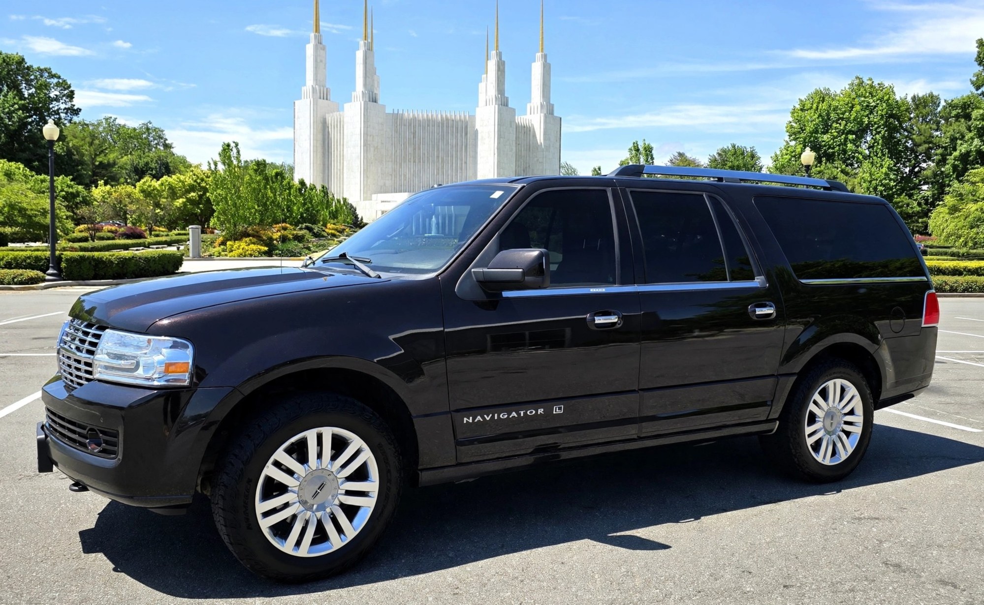 photo of 2013 Lincoln Navigator L  4WD Loaded!