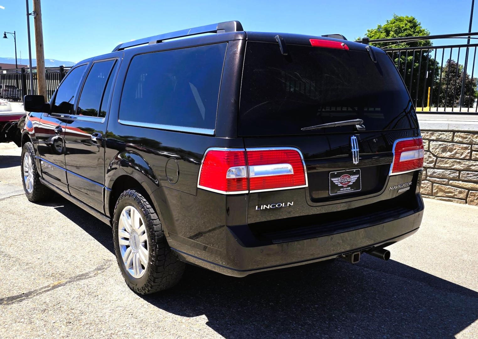 2013 Brown /Brown Lincoln Navigator L L 4WD (5LMJJ3J58DE) with an 5.4L V8 SOHC 24V engine, 6-Speed Automatic transmission, located at 450 N Russell, Missoula, MT, 59801, (406) 543-6600, 46.874496, -114.017433 - Gorgeous Metallic Kodiak Brown 4WD SUV with a 5.4L V8 Engine. Seats Eight People with room to spare. Nice Brown Leather Interior. Heated and Cooled Front Power Seats. Heated Middle Seats. Moon Roof. Navigation. 6 CD Changer. Touch Screen Stereo. Adjustable Foot Pedals. Front and Rear Climate Control- Photo#4