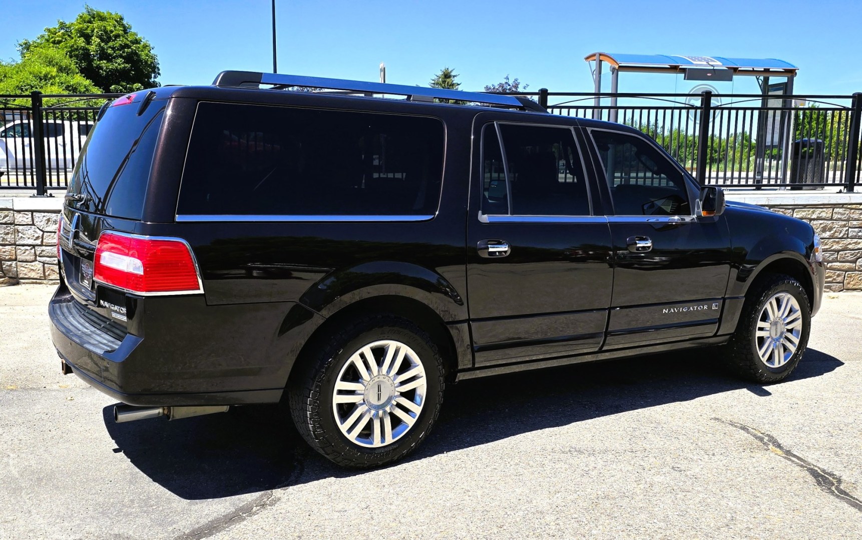 2013 Brown /Brown Lincoln Navigator L L 4WD (5LMJJ3J58DE) with an 5.4L V8 SOHC 24V engine, 6-Speed Automatic transmission, located at 450 N Russell, Missoula, MT, 59801, (406) 543-6600, 46.874496, -114.017433 - Gorgeous Metallic Kodiak Brown 4WD SUV with a 5.4L V8 Engine. Seats Eight People with room to spare. Nice Brown Leather Interior. Heated and Cooled Front Power Seats. Heated Middle Seats. Moon Roof. Navigation. 6 CD Changer. Touch Screen Stereo. Adjustable Foot Pedals. Front and Rear Climate Control- Photo#5