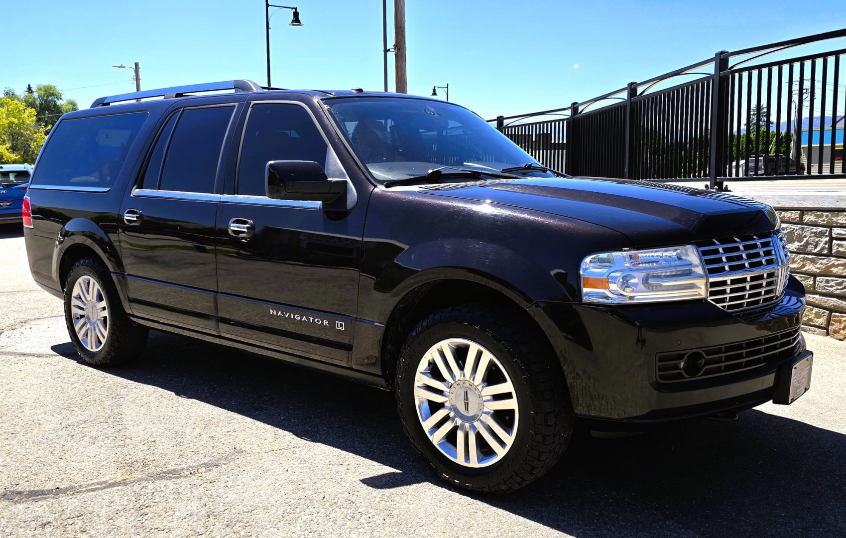2013 Brown /Brown Lincoln Navigator L L 4WD (5LMJJ3J58DE) with an 5.4L V8 SOHC 24V engine, 6-Speed Automatic transmission, located at 450 N Russell, Missoula, MT, 59801, (406) 543-6600, 46.874496, -114.017433 - Gorgeous Metallic Kodiak Brown 4WD SUV with a 5.4L V8 Engine. Seats Eight People with room to spare. Nice Brown Leather Interior. Heated and Cooled Front Power Seats. Heated Middle Seats. Moon Roof. Navigation. 6 CD Changer. Touch Screen Stereo. Adjustable Foot Pedals. Front and Rear Climate Control- Photo#1