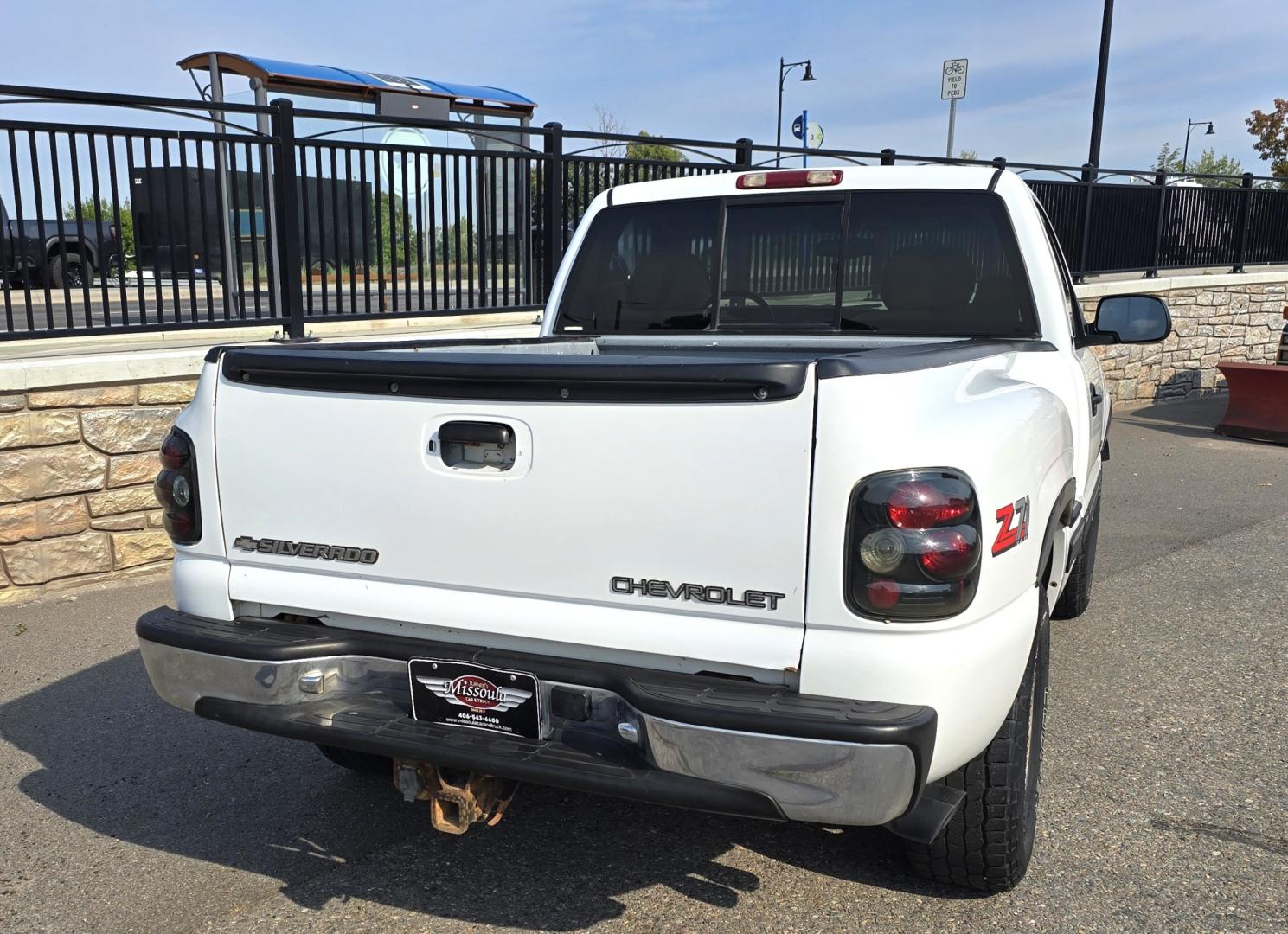 1999 White /Gray Chevrolet Silverado 1500 LS Regular Cab Short Box Stepside (1GCEK14TXXZ) with an 5.3L V8 OHV 16V engine, Automatic transmission, located at 450 N Russell, Missoula, MT, 59801, (406) 543-6600, 46.874496, -114.017433 - Here's a Very Rare Bird. 1/2 Ton Chevy 4WD Short Box Single Cab Stepside, or a Shorty in the 'Car World. 5.3L V8 Engine. Automatic Transmission. Power Windows. Air Conditioning. AM FM CD Player. Set up for Towing. Because of the age, our lenders do not offer financing on this vehicle.- Photo#5