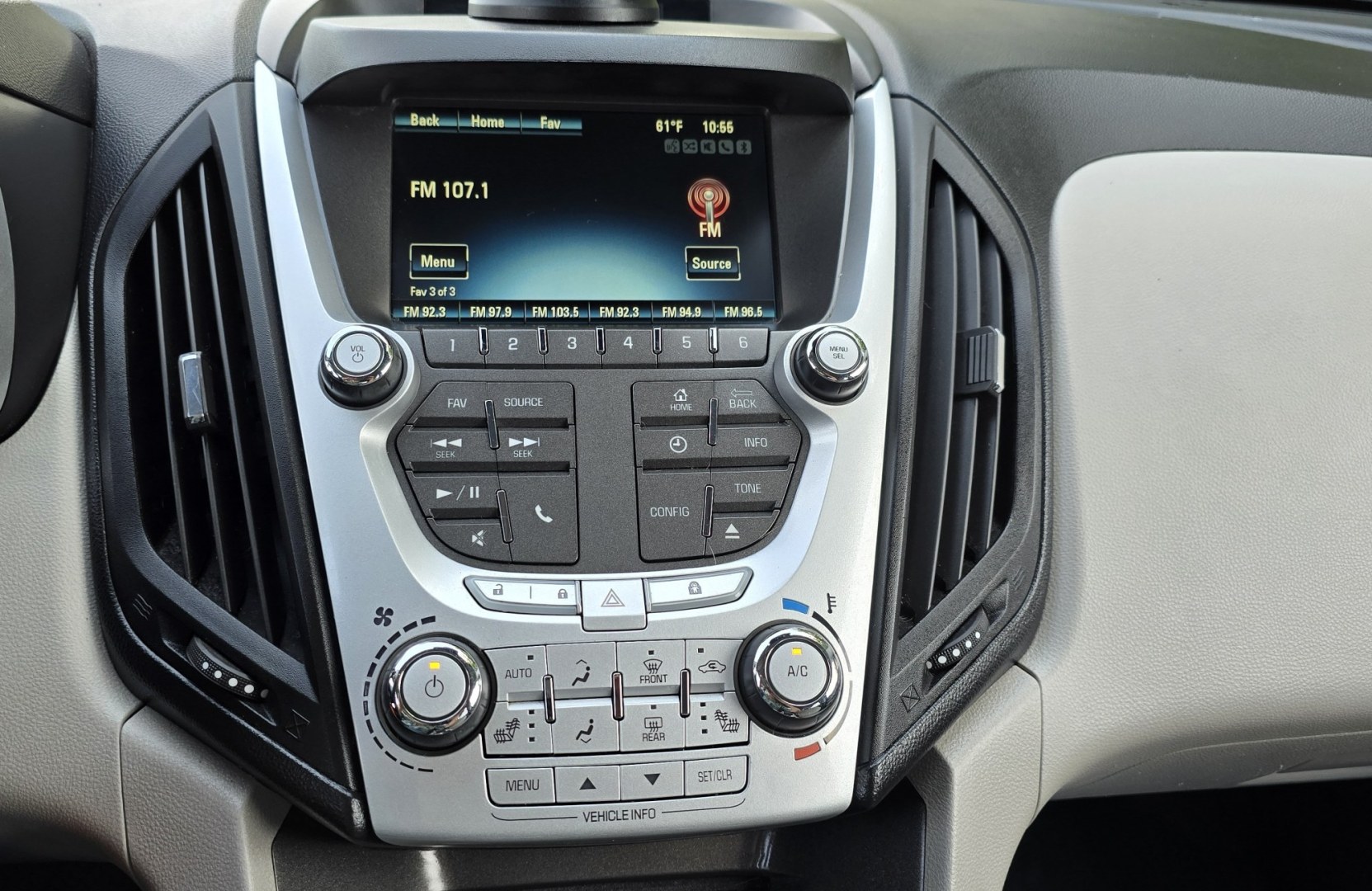 2013 Green /Gray Chevrolet Equinox LTZ AWD (2GNFLGEK1D6) with an 2.4L L4 DOHC 16V engine, 6A transmission, located at 450 N Russell, Missoula, MT, 59801, (406) 543-6600, 46.874496, -114.017433 - Roomy AWD SUV. Economical 2.4L I4 Engine. 6 Speed Automatic Transmission. Power Front Seats. Heated Front Seats. Air Conditioning Blows Cold. Cruise Control. Tilt Steering. AM FM XM CD Pler. Bluetooth Audio and Phone Connection.- Photo#9