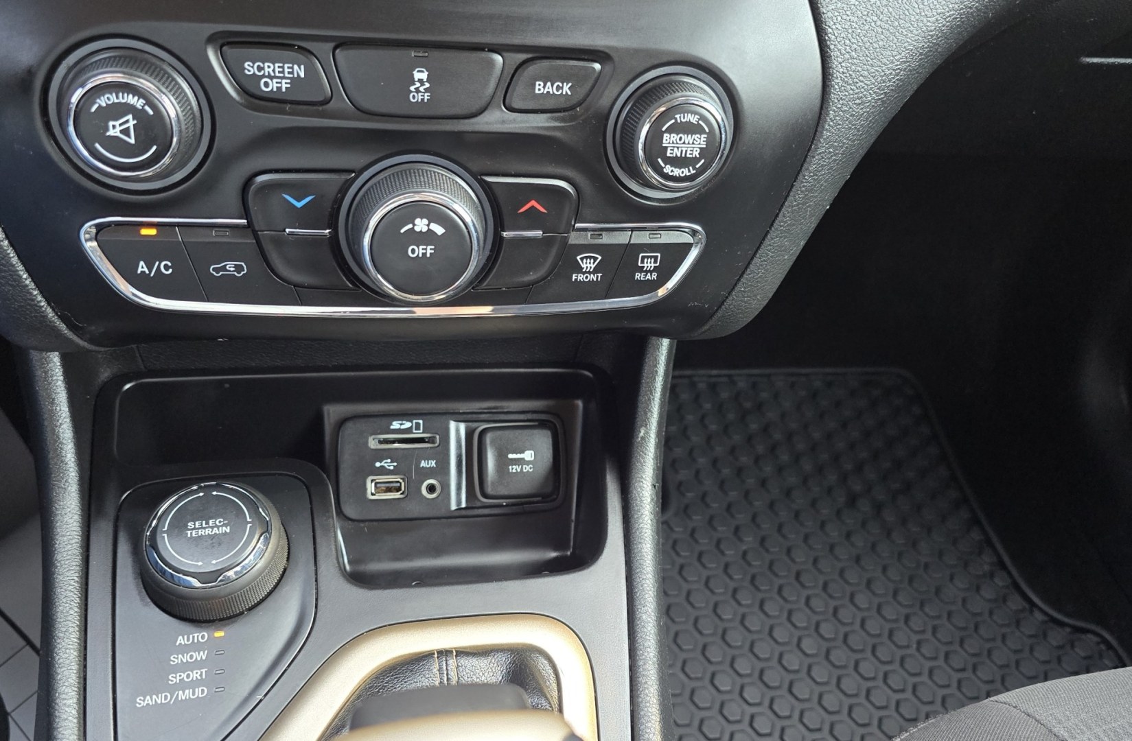 2015 Blue /Black Jeep Cherokee Latitude 4WD (1C4PJMCB2FW) with an 2.4L L4 DOHC 16V engine, 9A transmission, located at 450 N Russell, Missoula, MT, 59801, (406) 543-6600, 46.874496, -114.017433 - Gorgeous Blue 4WD SUV. Economical yet Peppy 2.4L I4 Engine. Automatic Transmission. Frigid Air Conditioning. Tilt and Telescoping Steering Wheel. Power Windows and Locks. Remote Start. AM FM XM Touchscreen Stereo with Bluetooth Audio and Phone Connection. Backup Camera. Heated Seats and Steering Whe- Photo#11
