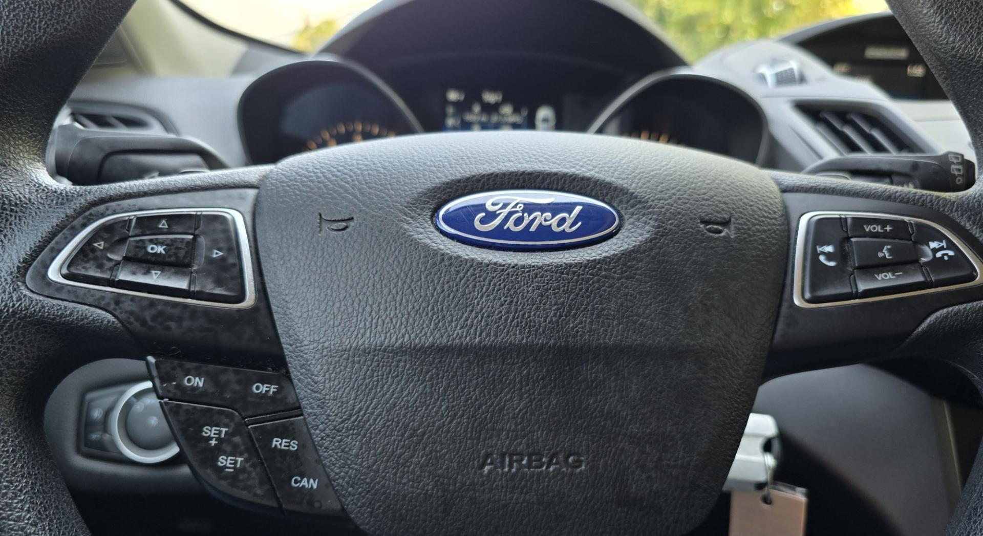 2017 Silver /Grey Ford Escape SE 4WD (1FMCU9GD9HU) with an 1.5L L4 DOHC 16V engine, 6A transmission, located at 450 N Russell, Missoula, MT, 59801, (406) 543-6600, 46.874496, -114.017433- Photo#10