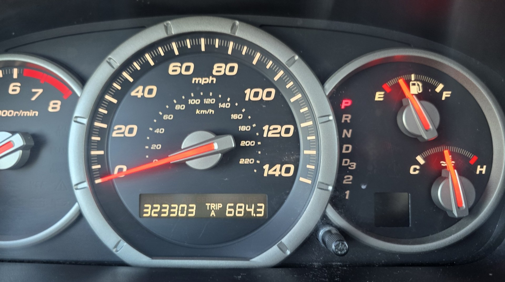 2007 Grey /Gray Honda Pilot EX-L 4WD w/ DVD (2HKYF18607H) with an 3.5L V6 SOHC 24V engine, 5A OD transmission, located at 450 N Russell, Missoula, MT, 59801, (406) 543-6600, 46.874496, -114.017433 - Here's you chance to buy a AWD SUV Honda that runs great for a great price. Lots of miles but you wouldn't know it by how it runs. 3.5L V6 Engine. 3rd Row Seating. Rear Entertainment. Power Drivers Seat. Heated Front Seats. AM FM XM CD Player. Air Conditioning Blows Cold.Sunroof. Power Windows and L- Photo#8