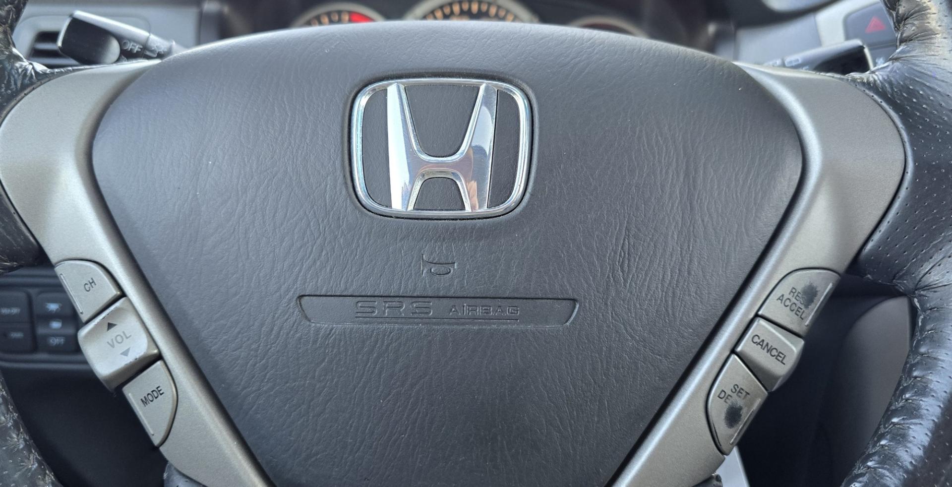 2007 Grey /Gray Honda Pilot EX-L 4WD w/ DVD (2HKYF18607H) with an 3.5L V6 SOHC 24V engine, 5A OD transmission, located at 450 N Russell, Missoula, MT, 59801, (406) 543-6600, 46.874496, -114.017433 - Here's you chance to buy a AWD SUV Honda that runs great for a great price. Lots of miles but you wouldn't know it by how it runs. 3.5L V6 Engine. 3rd Row Seating. Rear Entertainment. Power Drivers Seat. Heated Front Seats. AM FM XM CD Player. Air Conditioning Blows Cold.Sunroof. Power Windows and L- Photo#9