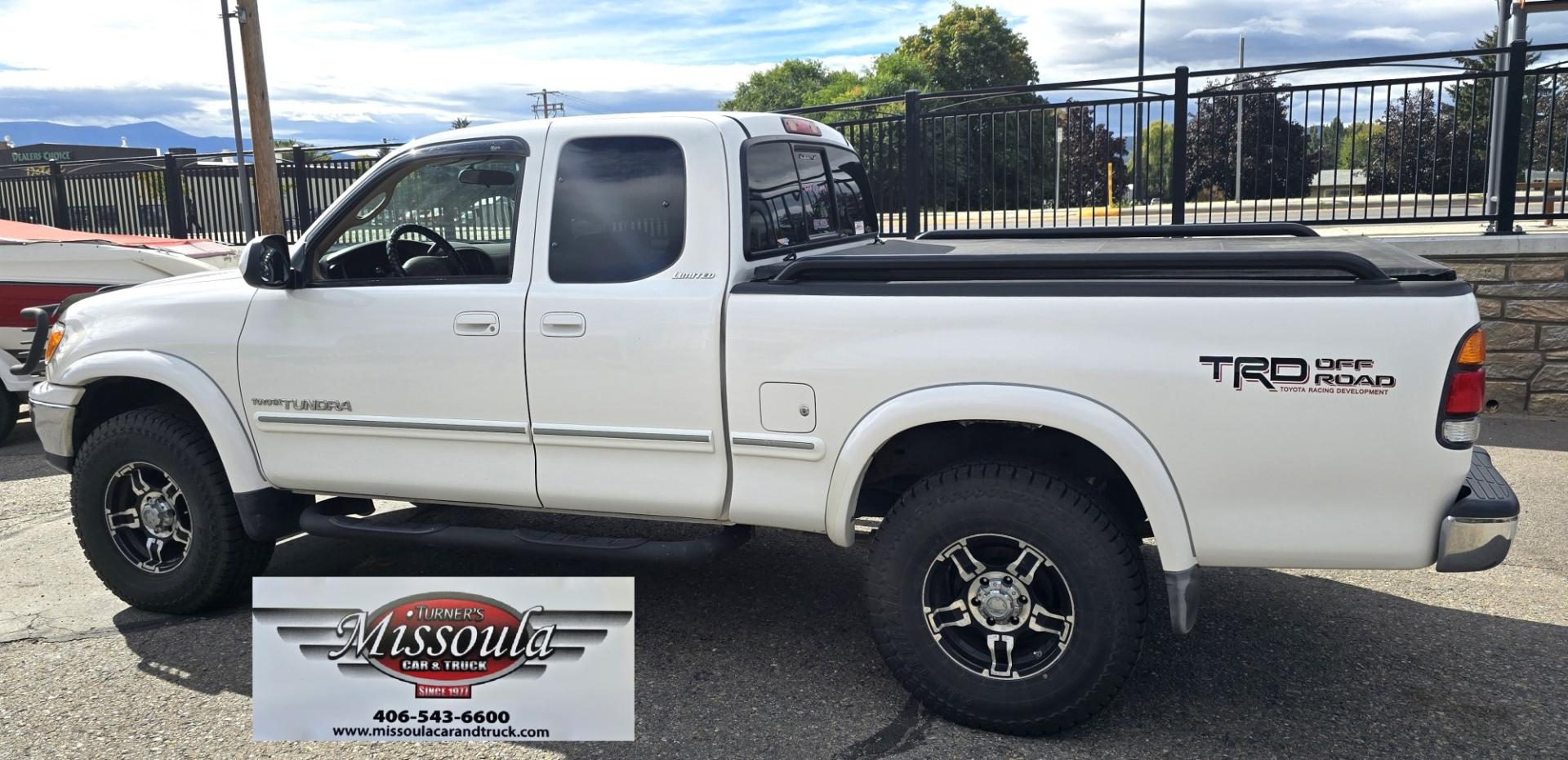 2000 White /Tan Toyota Tundra Limited Access Cab 4WD (5TBBT4811YS) with an 4.7L V8 DOHC 32V engine, 4A OD transmission, located at 450 N Russell, Missoula, MT, 59801, (406) 543-6600, 46.874496, -114.017433 - Treated like it was a member of the family. Immaculately Maintained. Near Bulletproof 4.7L V8 Engine. Automatic Transmission. Four Wheel Drive. Timing Belt was changes at 81K Miles. Air Conditioning. Cruise Control. Brush Guard with Good Flog Lights. Power Windows and Locks. Remote Engine Start. Nic- Photo#7