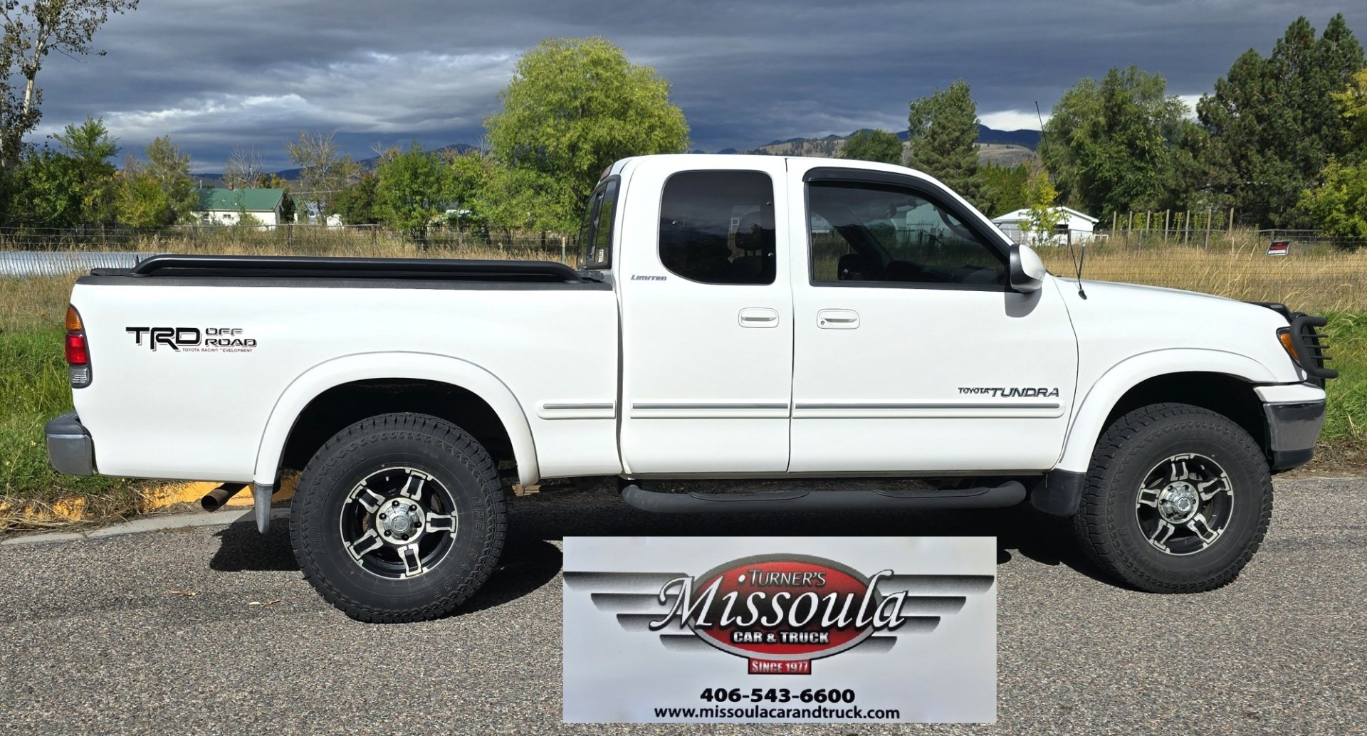 2000 White /Tan Toyota Tundra Limited Access Cab 4WD (5TBBT4811YS) with an 4.7L V8 DOHC 32V engine, 4A OD transmission, located at 450 N Russell, Missoula, MT, 59801, (406) 543-6600, 46.874496, -114.017433 - Treated like it was a member of the family. Immaculately Maintained. Near Bulletproof 4.7L V8 Engine. Automatic Transmission. Four Wheel Drive. Timing Belt was changes at 81K Miles. Air Conditioning. Cruise Control. Brush Guard with Good Flog Lights. Power Windows and Locks. Remote Engine Start. Nic- Photo#0