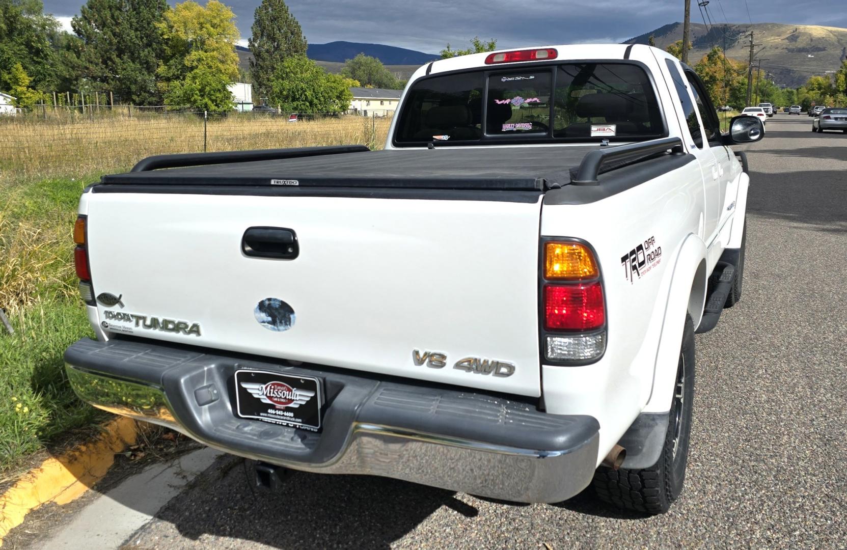 2000 White /Tan Toyota Tundra Limited Access Cab 4WD (5TBBT4811YS) with an 4.7L V8 DOHC 32V engine, 4A OD transmission, located at 450 N Russell, Missoula, MT, 59801, (406) 543-6600, 46.874496, -114.017433 - Treated like it was a member of the family. Immaculately Maintained. Near Bulletproof 4.7L V8 Engine. Automatic Transmission. Four Wheel Drive. Timing Belt was changes at 81K Miles. Air Conditioning. Cruise Control. Brush Guard with Good Flog Lights. Power Windows and Locks. Remote Engine Start. Nic- Photo#9