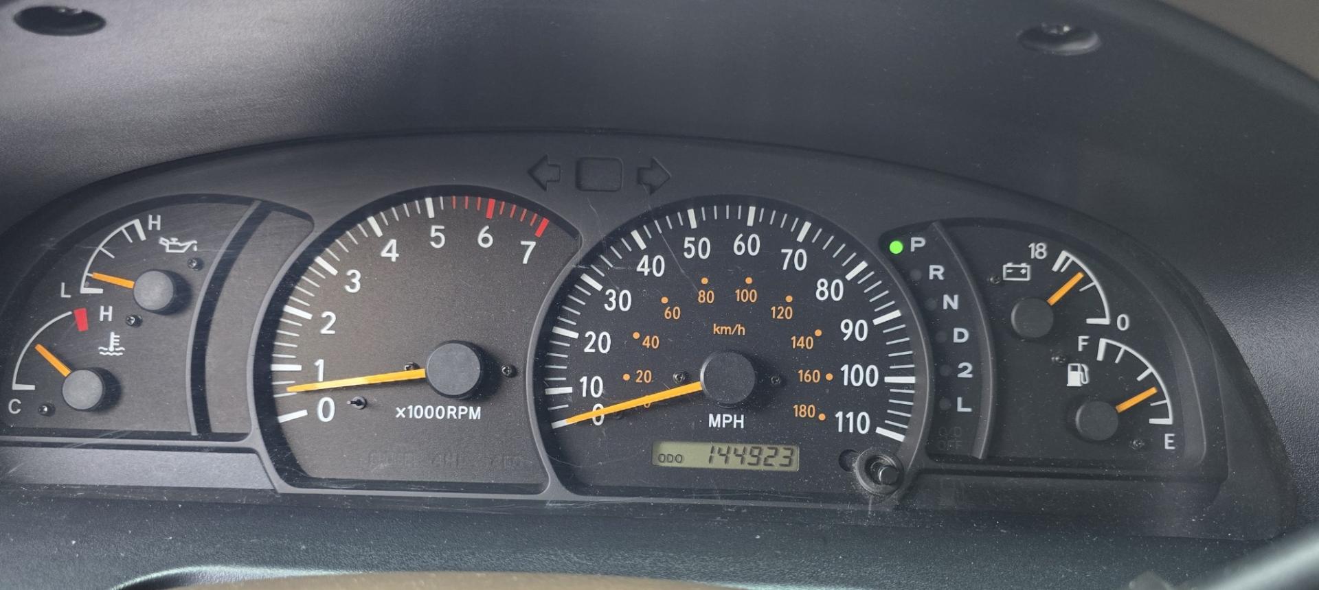 2000 White /Tan Toyota Tundra Limited Access Cab 4WD (5TBBT4811YS) with an 4.7L V8 DOHC 32V engine, 4A OD transmission, located at 450 N Russell, Missoula, MT, 59801, (406) 543-6600, 46.874496, -114.017433 - Treated like it was a member of the family. Immaculately Maintained. Near Bulletproof 4.7L V8 Engine. Automatic Transmission. Four Wheel Drive. Timing Belt was changes at 81K Miles. Air Conditioning. Cruise Control. Brush Guard with Good Flog Lights. Power Windows and Locks. Remote Engine Start. Nic- Photo#13