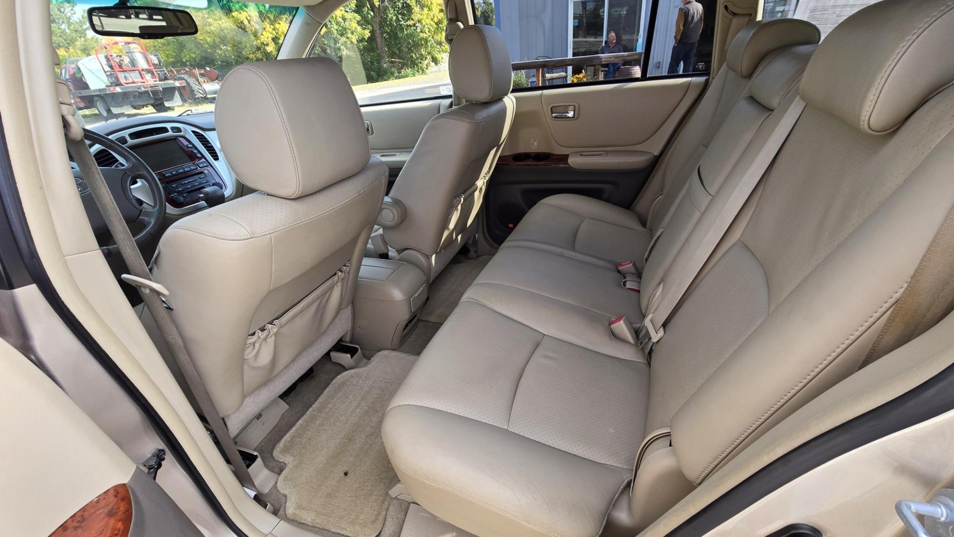 2007 Gold /Tan Toyota Highlander Limited V6 4WD (JTEEP21A970) with an 3.3L V6 DOHC 24V engine, 5A OD transmission, located at 450 N Russell, Missoula, MT, 59801, (406) 543-6600, 46.874496, -114.017433 - Excellent Condition. 2 Owner Toyota Highlander Limited AWD SUV with a Clean Title and Carfax. 3.3L V6 Engine. Automatic Transmission. Excellent Tires. Power Heated Front Seats. Sunroof. Air Conditioning Blows Cold and Heater Blow Hot. Cruise Control. Tilt Steering. Running Boards AM FM CD- Photo#9