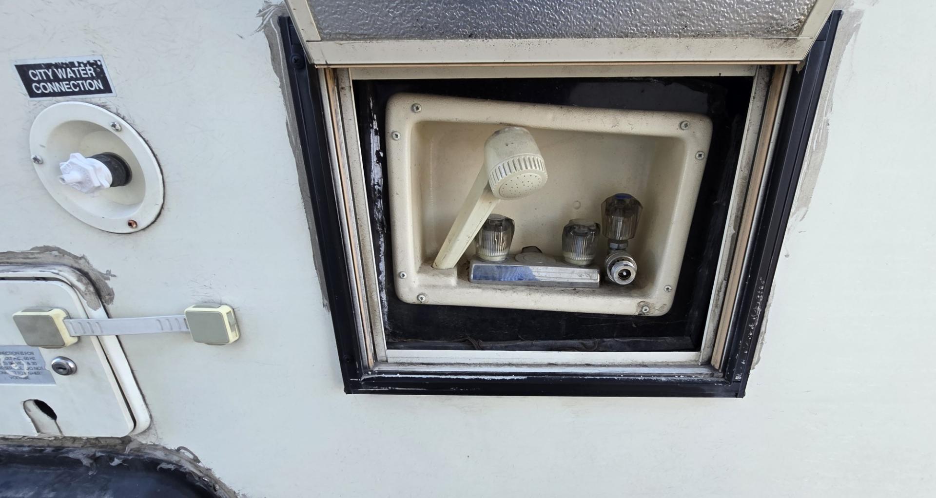 1993 White /Brown Ford Econoline E350 (1FDKE30GXPH) with an 7.5L V8 OHV 16V engine, Automatic transmission, located at 450 N Russell, Missoula, MT, 59801, (406) 543-6600, 46.874496, -114.017433 - Not Perfect but with these Miles, this Motor-home is a Steal! You read that right. Under 40K Miles. 7.5L V8 Engine. Like New Michelin Tires all around. RV was just winterized. Plumbing seems good. Electrical works on plug in. Fridge will run on electric or propane(hasn't been tested). Bed in front h- Photo#11